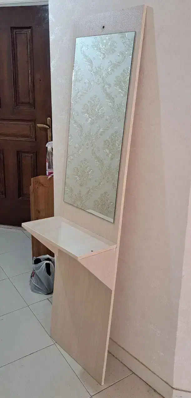 آینه|آینه|کرج, شهرک فهمیده|دیوار