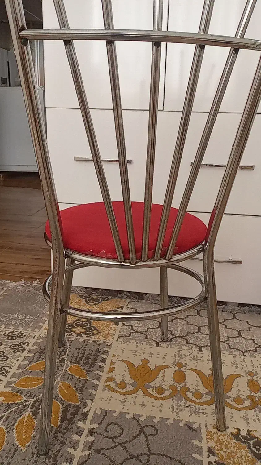 سه عدد صندلی|صندلی و نیمکت|همدان, |دیوار