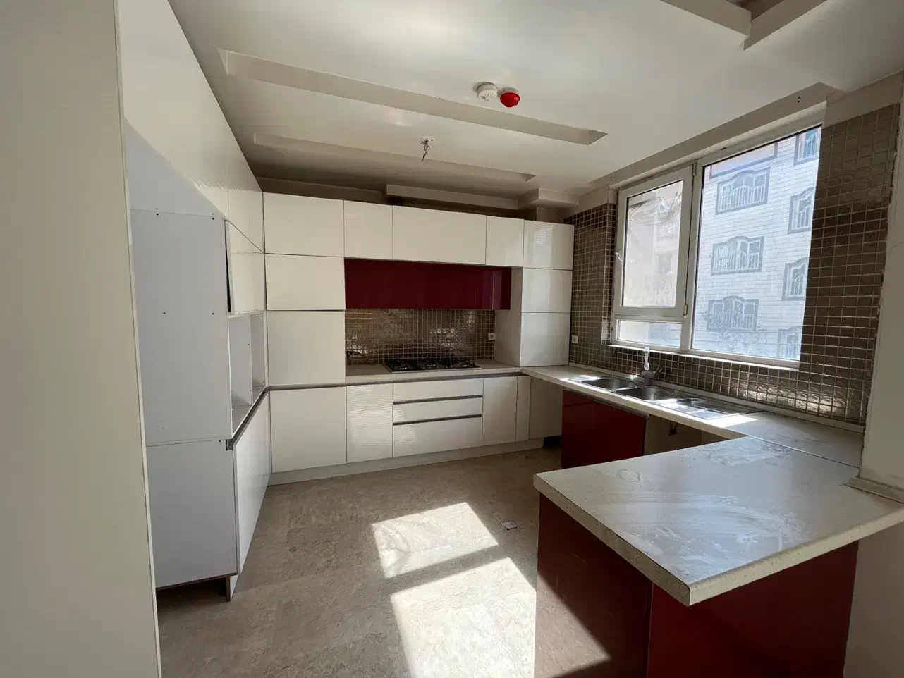 ۱۳۰ متر /۳ خواب /روبه آفتاب / هجرت/ تخلیه