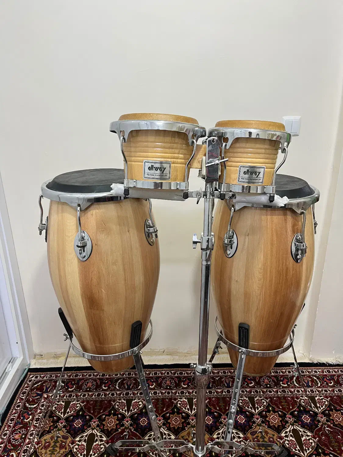 تومبا بانگو بنگو پایه|درام و پرکاشن|اصفهان, باتون|دیوار