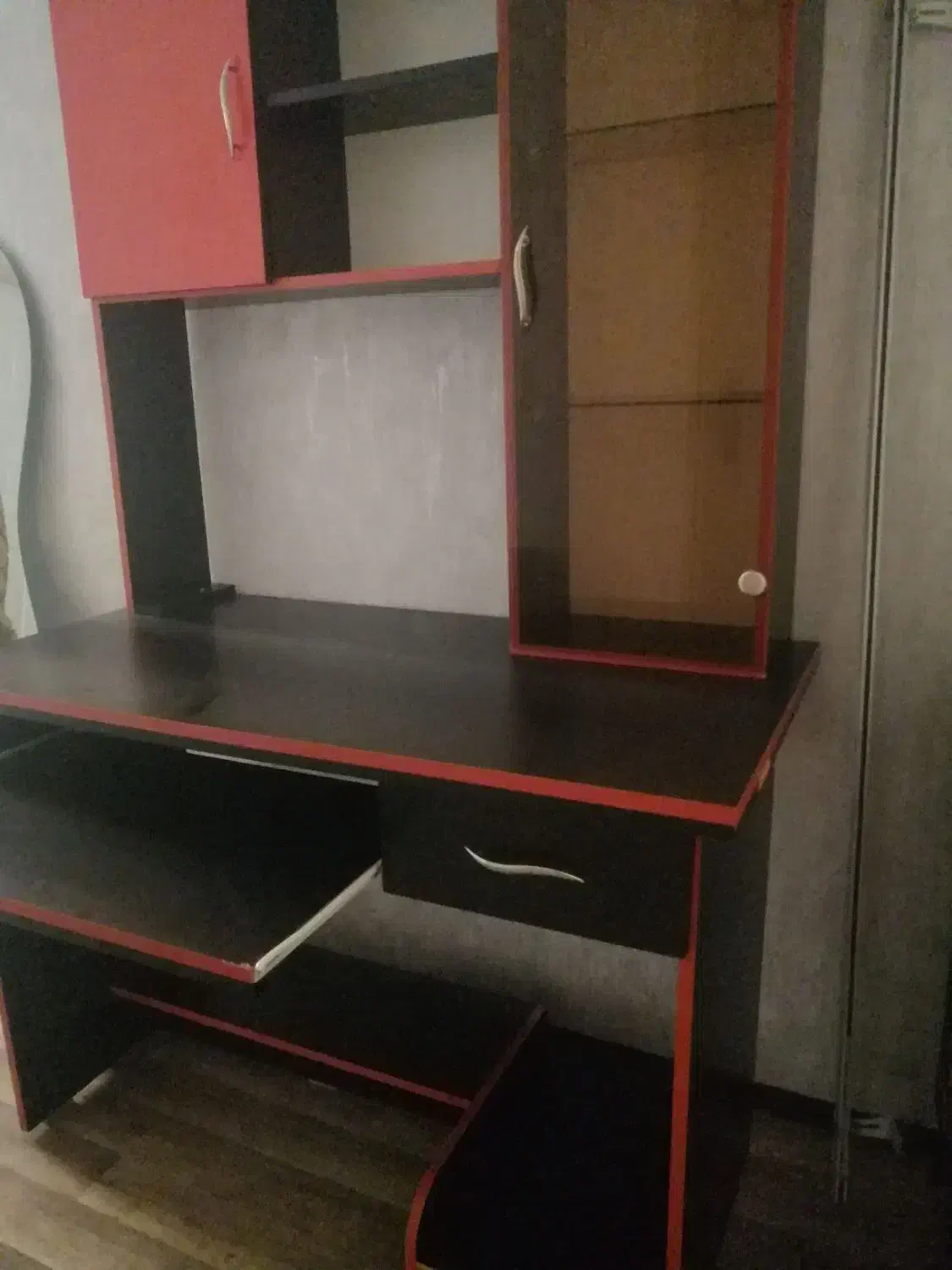 میز کامپیوتر کتابخانه دار سالم|میز تحریر و کامپیوتر|خوی, |دیوار