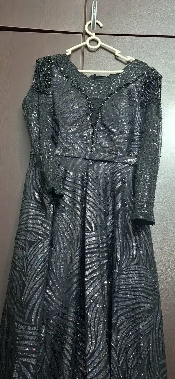 لباس مجلسی|لباس|باغ بهادران, |دیوار