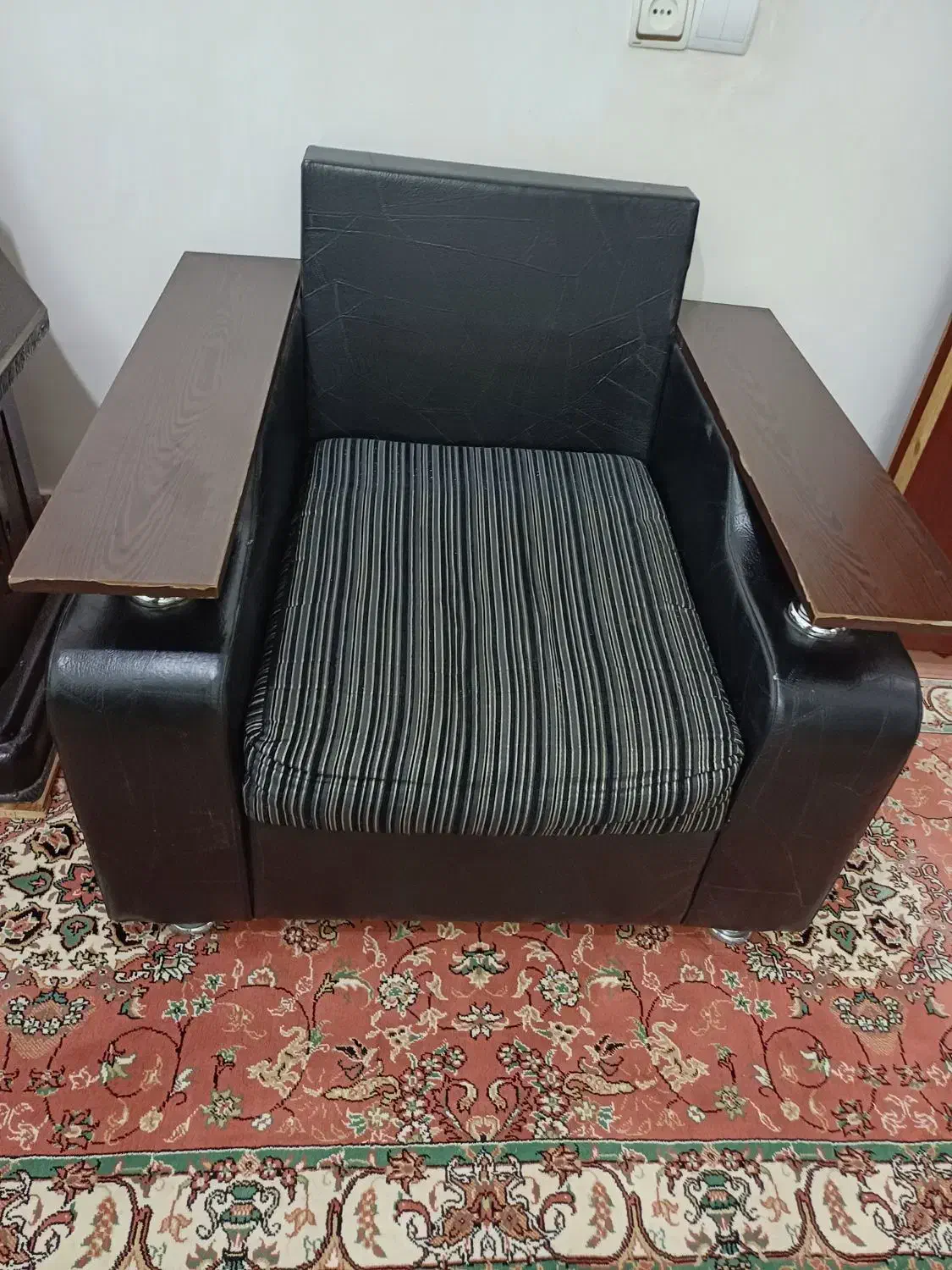 راحتی چرم۸ نفره|مبلمان خانگی و میز عسلی|تبریز, |دیوار