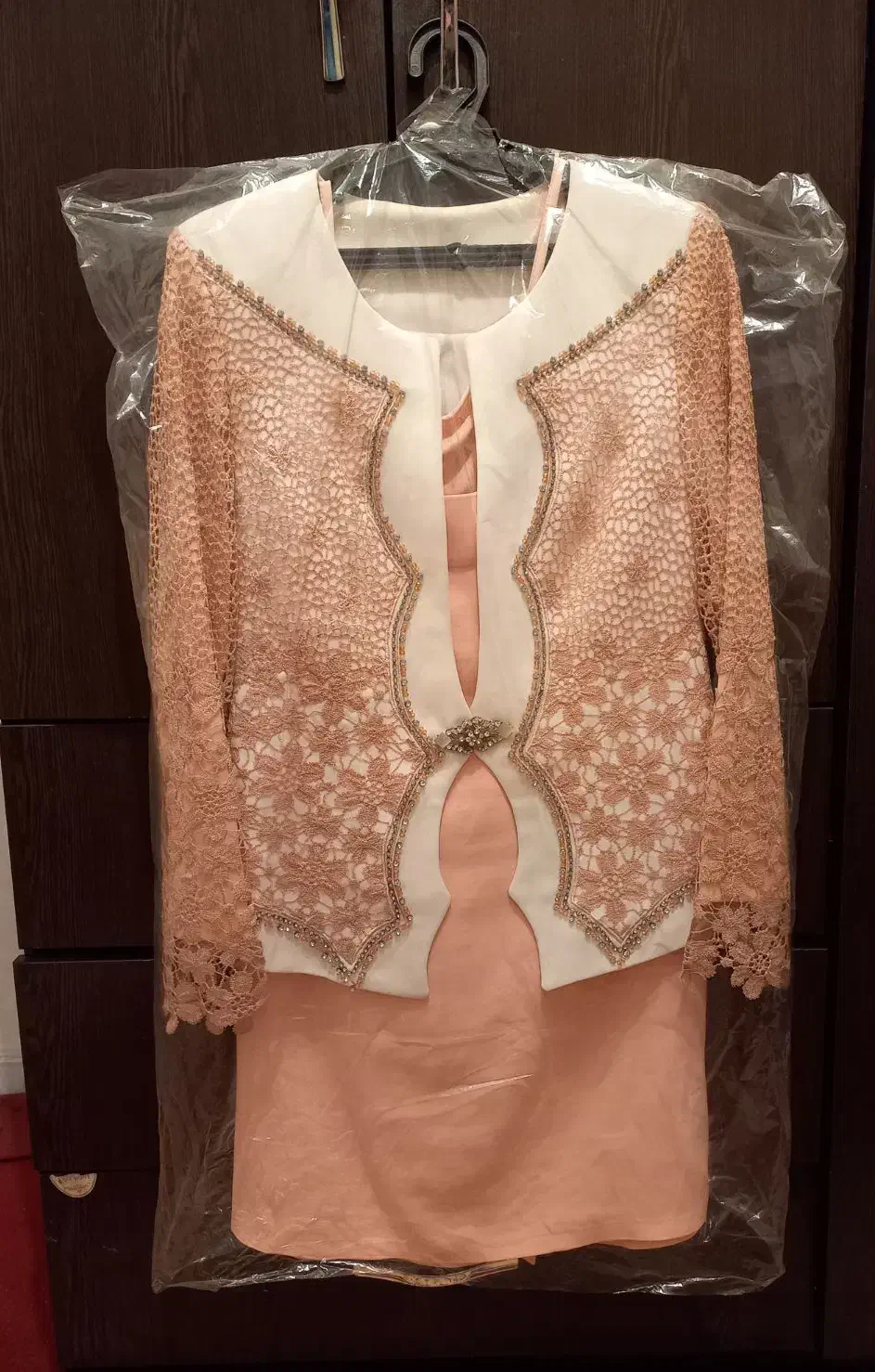 کت و تاپ و دامن|لباس|قدس, شهر‌قدس|دیوار