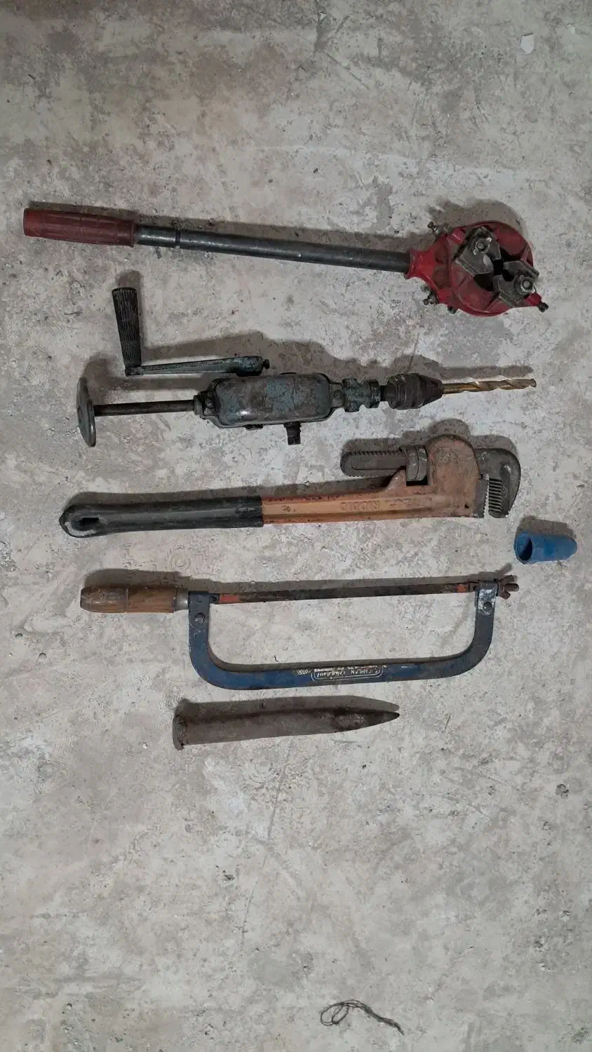 پنج عدد ابزار قدیمی یک جا میفروشم تکی نه|ابزارآلات|باسمنج, |دیوار