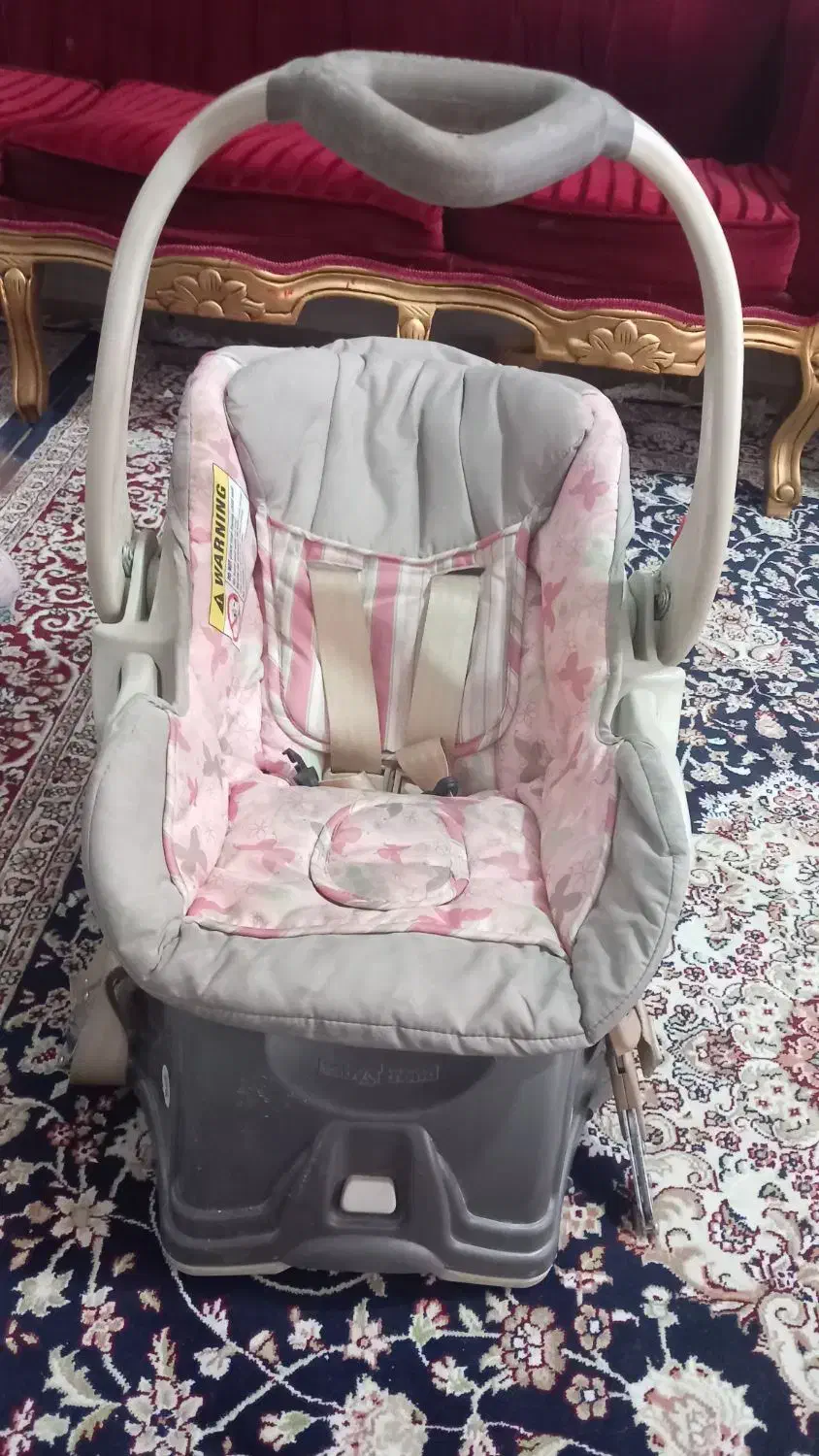 صندلی کودک و کریر خارجی و سالم|تخت و صندلی بچه|همدان, |دیوار