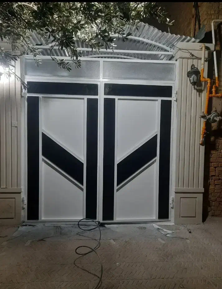 رنگ زنی درب و چهار چوب و بتونه کار و...|خدمات پیشه و مهارت|اردکان, |دیوار