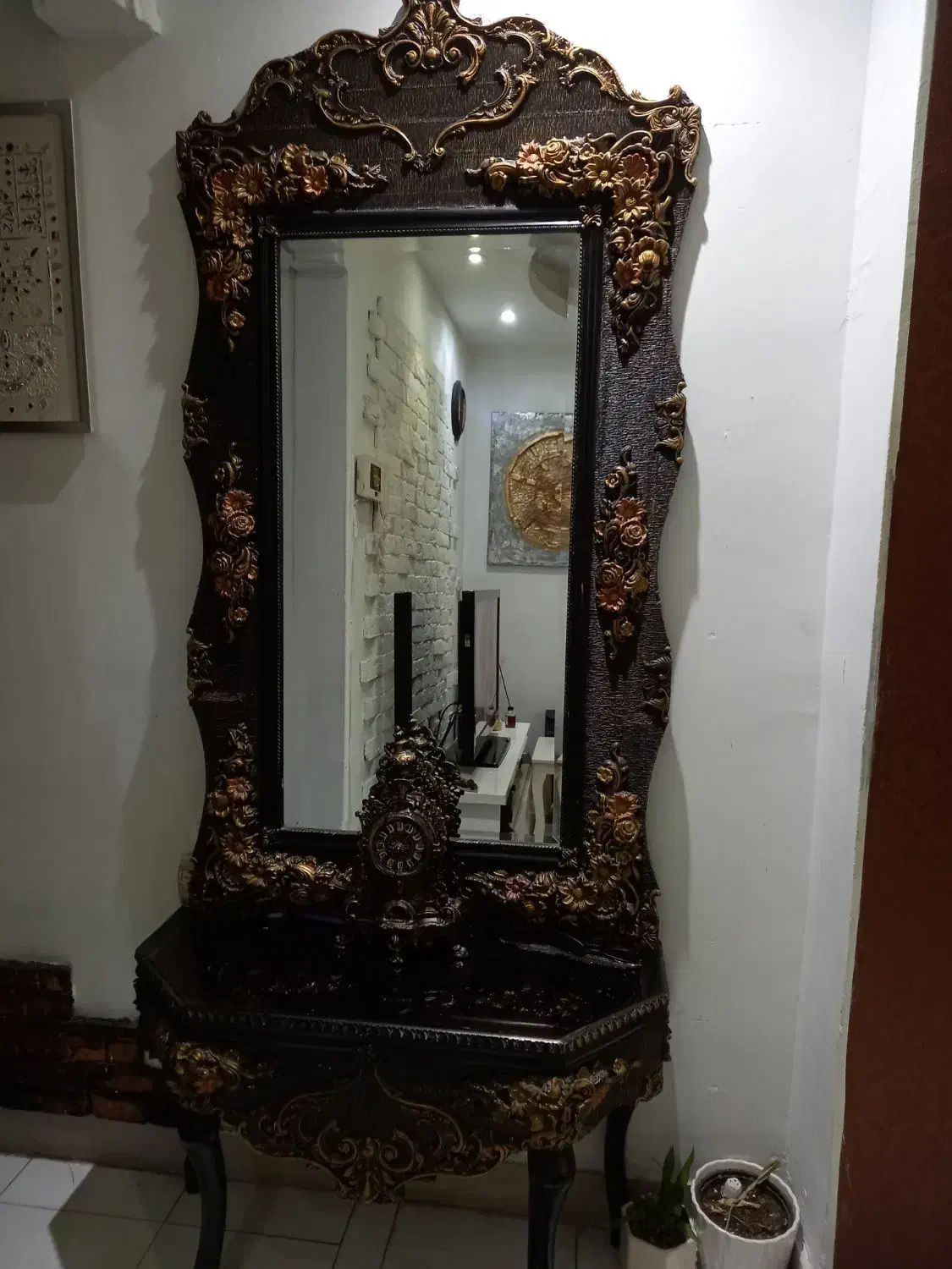 آینه وکنسول .کاملا سالمه .|بوفه، ویترین، کنسول|رشت, صفاری|دیوار