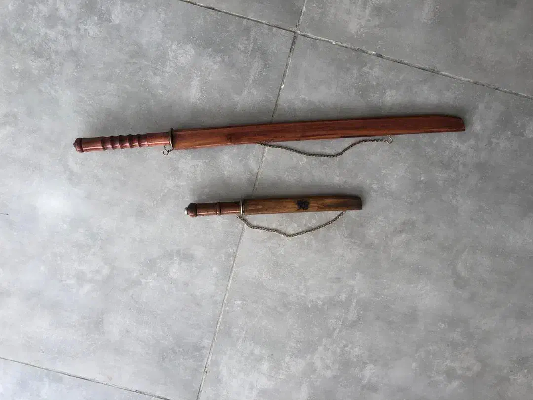 شمشیر و خنجر کلکسیونی|کلکسیون اشیاء عتیقه|تبریز, |دیوار