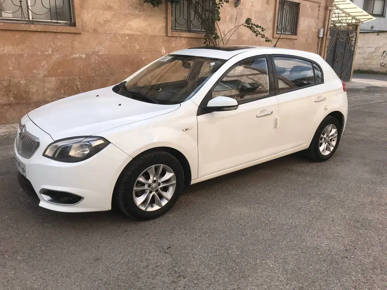 برلیانس ۳۲۰ درحد صفر|خودرو سواری و وانت|رشت, بازار|دیوار