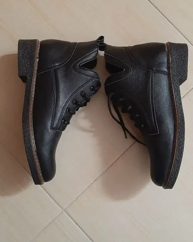 بوت مشکی|کیف، کفش، کمربند|بروجرد, |دیوار