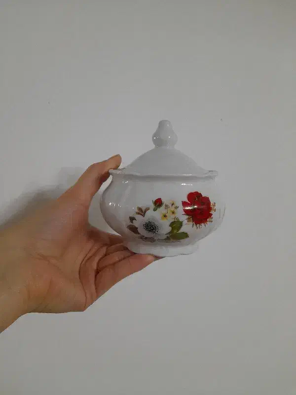 قندان گل سرخی|ظروف سرو و پذیرایی|قم, قلعه کامکار|دیوار