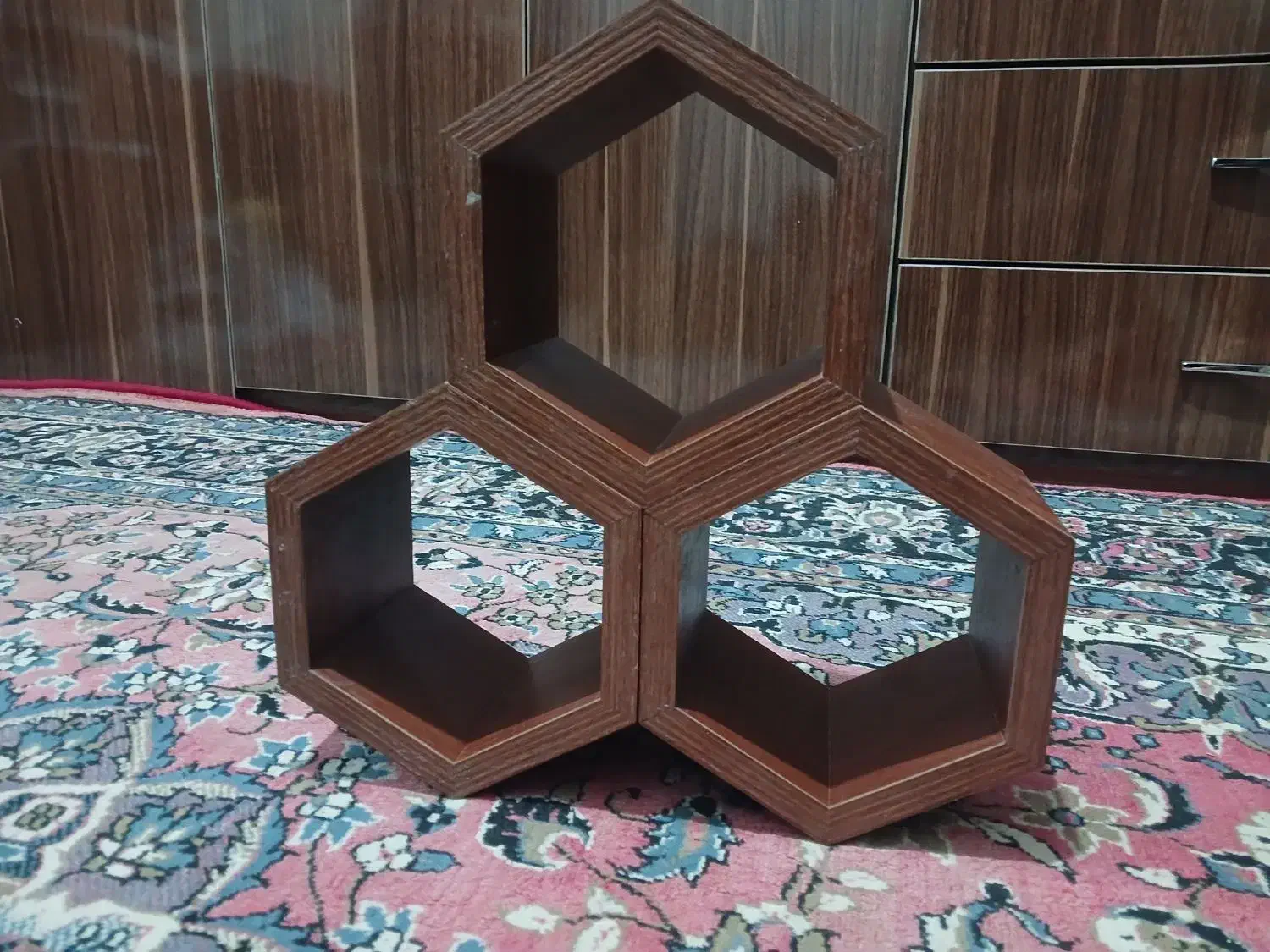 دو دست شلف شش ضلعی|کتابخانه، شلف، قفسه‌های دیواری|فلاورجان, |دیوار