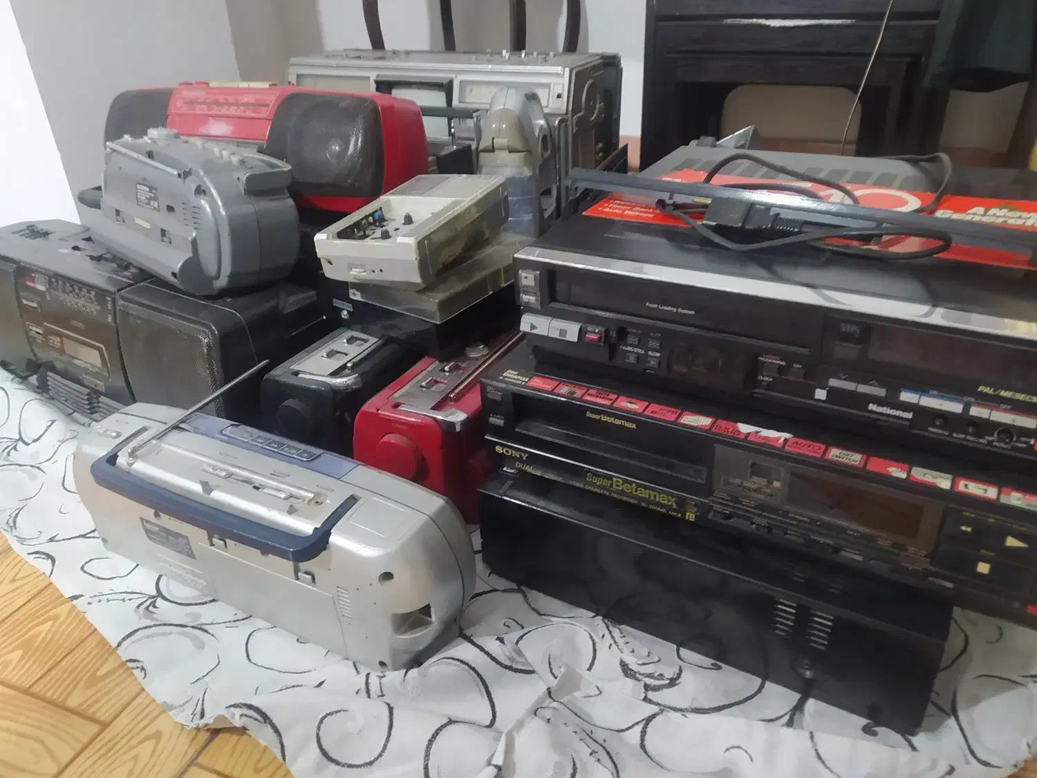 رادیو ضبط کاست گرام ویدیوvhs لب تاپ تلویزیون قدیمی|کلکسیون اشیاء عتیقه|کرمانشاه, |دیوار