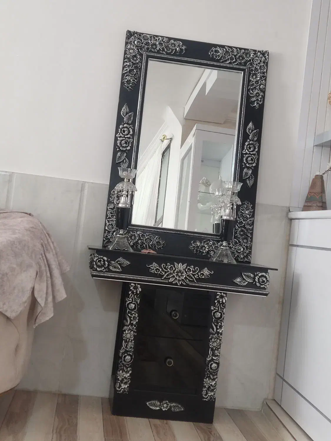 آینه شمعدون تمیز در حد نو دو میلیون دویست|بوفه، ویترین، کنسول|باخزر, |دیوار