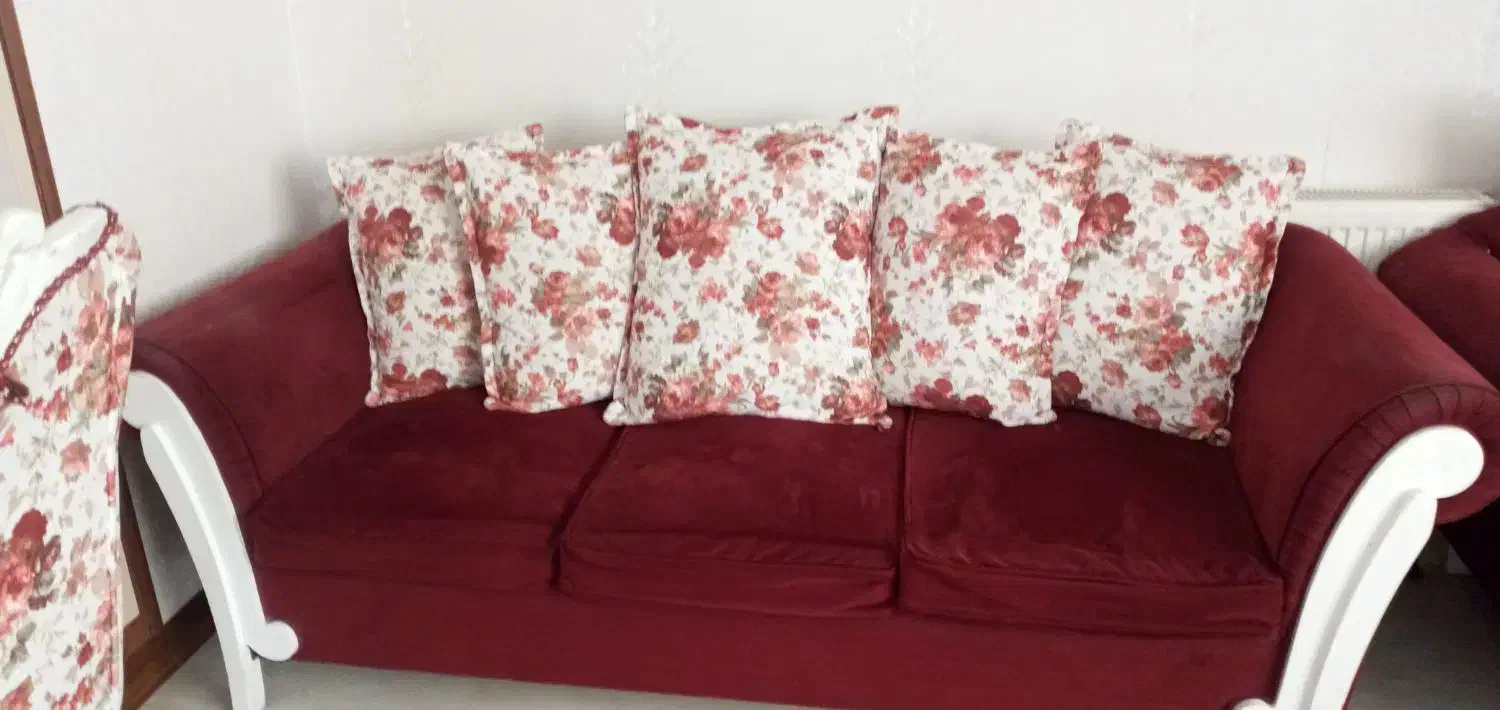 مبل ۹نفره با میز بزرگ و ۴میز پذیرایی کوچک|مبلمان خانگی و میز عسلی|شاهین‌شهر, ۹ دی|دیوار