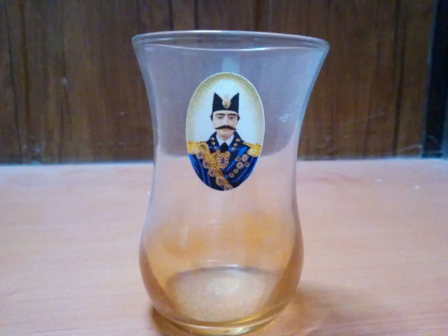 استکان قدیمی ( کلکسیونی ) . ۱۵۰ ساله|کلکسیون اشیاء عتیقه|شاندیز, |دیوار