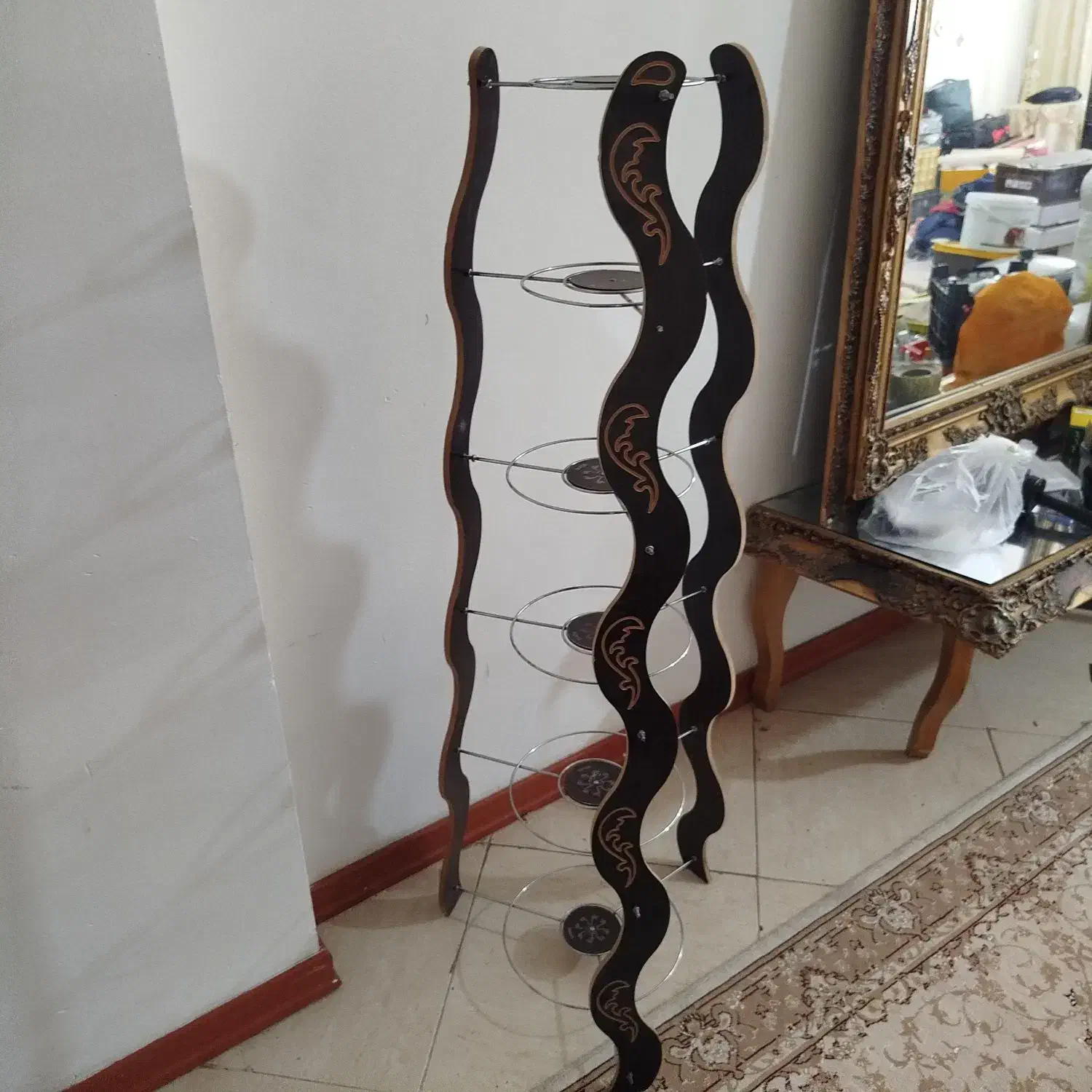 پایه قابلمه|آب‌چکان و نظم‌دهنده ظروف|گلبهار, شهر جدید گلبهار|دیوار