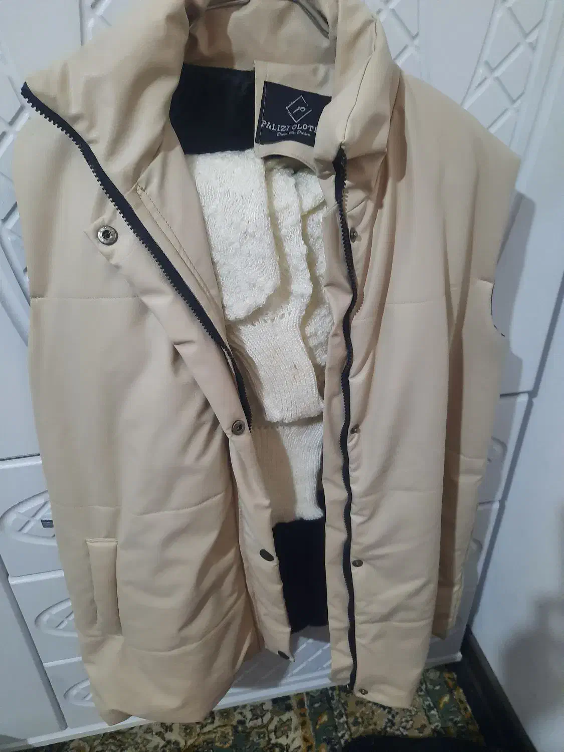 پافرچرم فقط چندبارپوشیده شده همراه یه بلوزبافت نو|لباس|سمنان, |دیوار