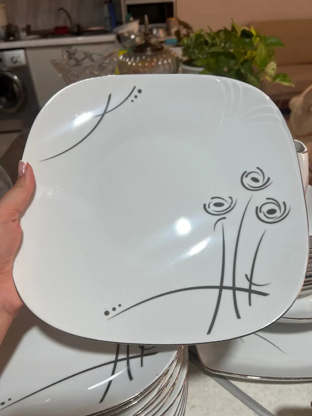 سرویس ۹۸ پارچه ۱۲نفره چینی مقصود|ظروف سرو و پذیرایی|کرج, گلستان|دیوار