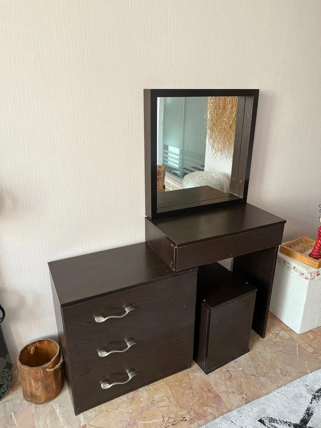 سرویس خواب|تخت و سرویس خواب|تهران, نیروی هوایی (پیروزی)|دیوار