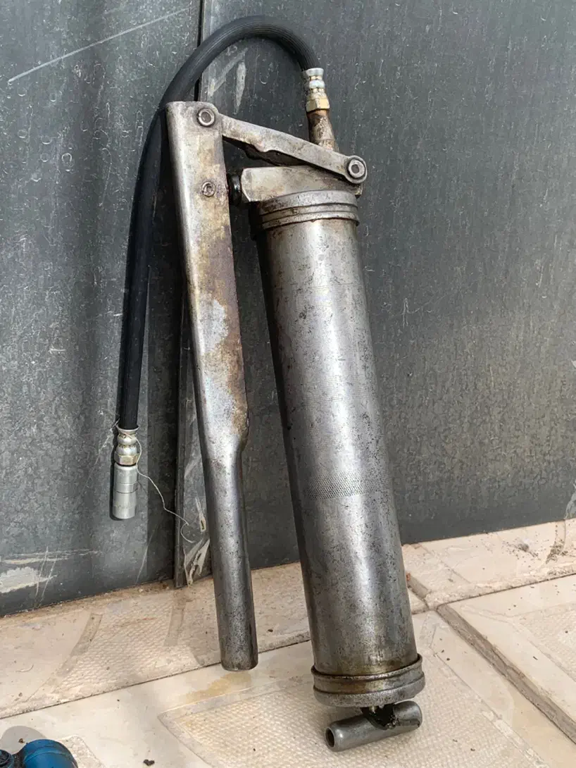 گریس پمپ سالم|ابزارآلات|نیشابور, کشتارگاه|دیوار