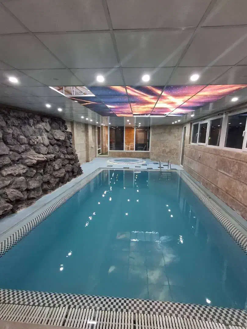 اجاره ویلا کردان، چهارباغ، خوشنام استخر سرپوشیده|اجارهٔ کوتاهمدت ویلا و باغ|کرج, فاز ۴ مهرشهر|دیوار