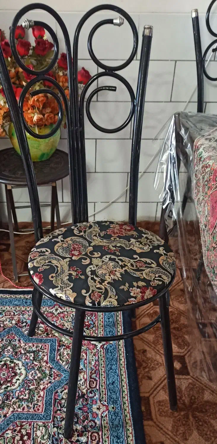 ۴عددصندلی فرووژه دومیلیون|میز و صندلی غذاخوری|کرمان, |دیوار