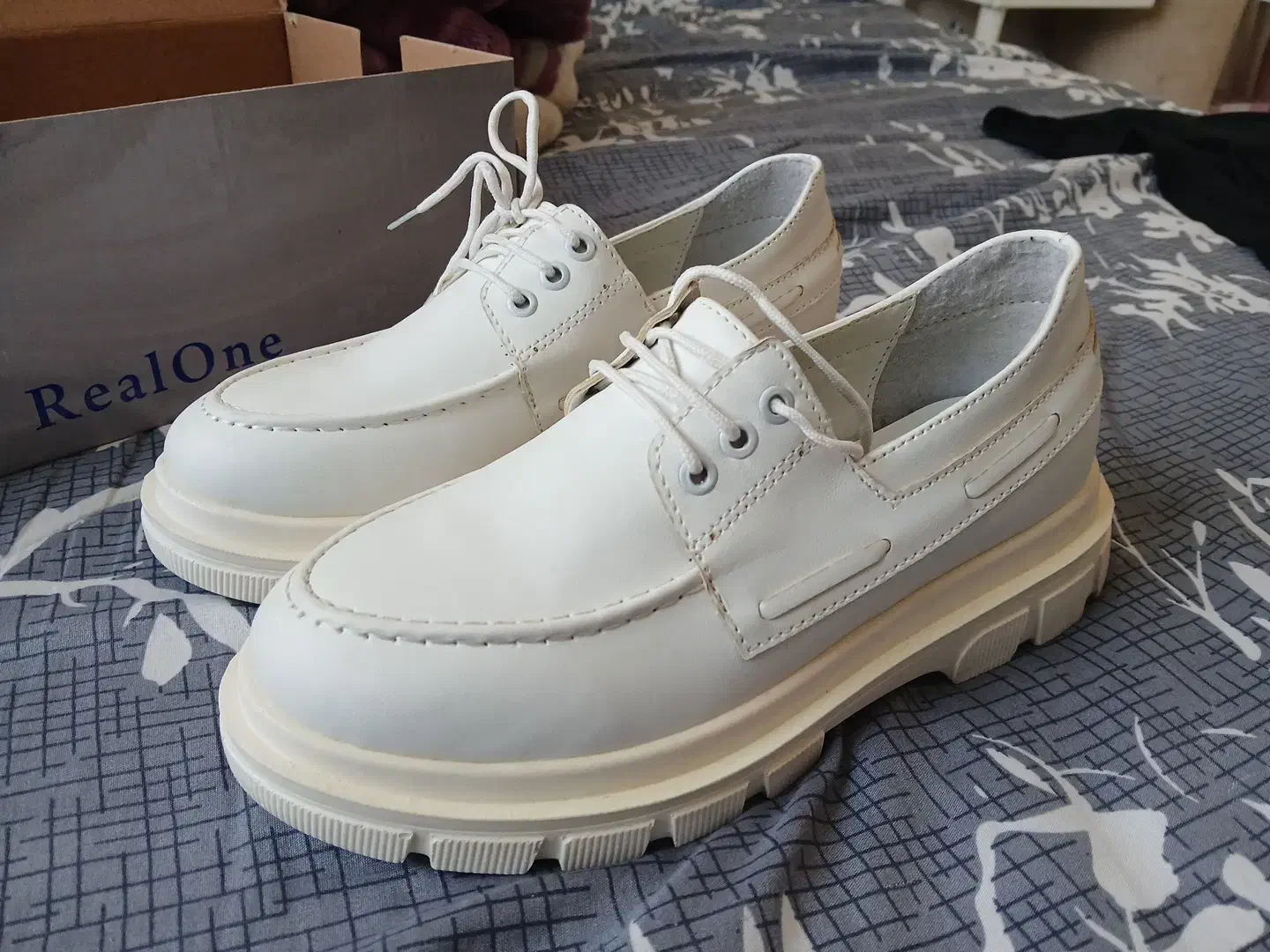 کفش سفید|کیف، کفش، کمربند|گلبهار, شهر جدید گلبهار|دیوار