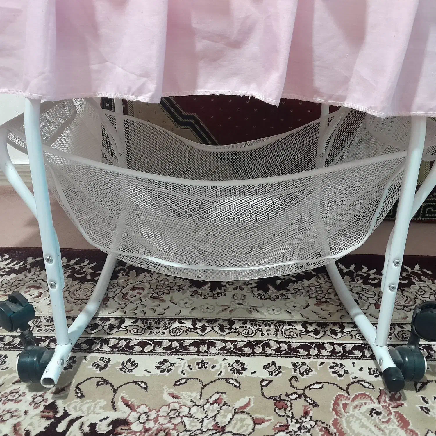 گهواره نوزاد|تخت و سرویس خواب|رشت, کوی حسینی|دیوار