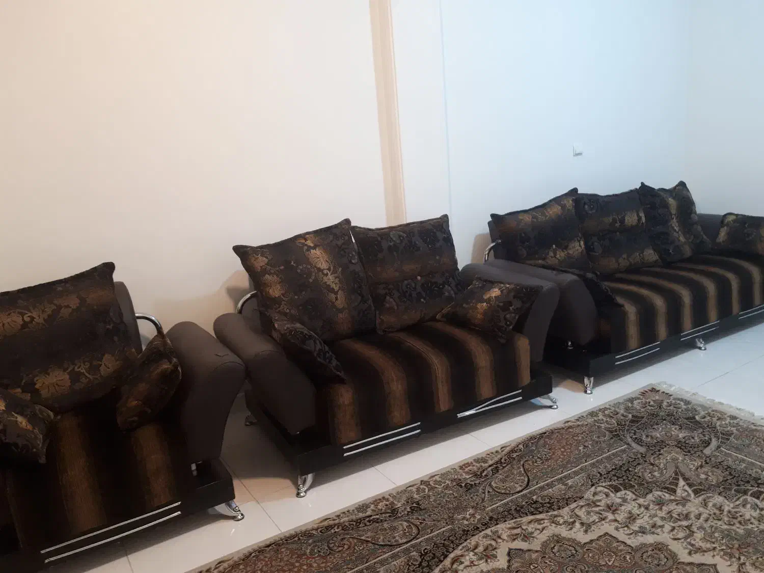 فروش فرش شش متری و مبل و میز نهارخوری و میز آرایش|مبلمان خانگی و میز عسلی|تهران, جنت‌آباد مرکزی|دیوار