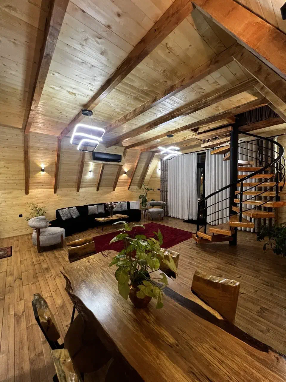 کلبه سوییسی جنگلی کادوس ،بلیران|اجارهٔ کوتاه‌مدت ویلا و باغ|آمل, |دیوار