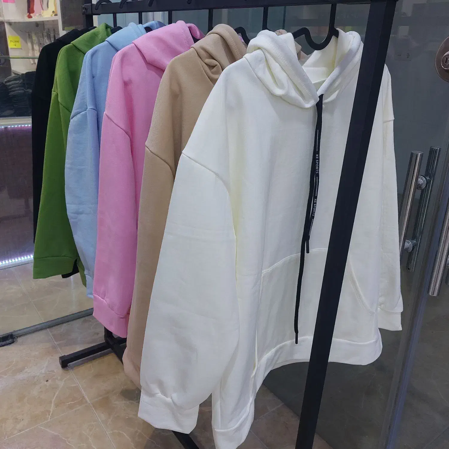 هودی بیسیک|لباس|نی‌ریز, |دیوار