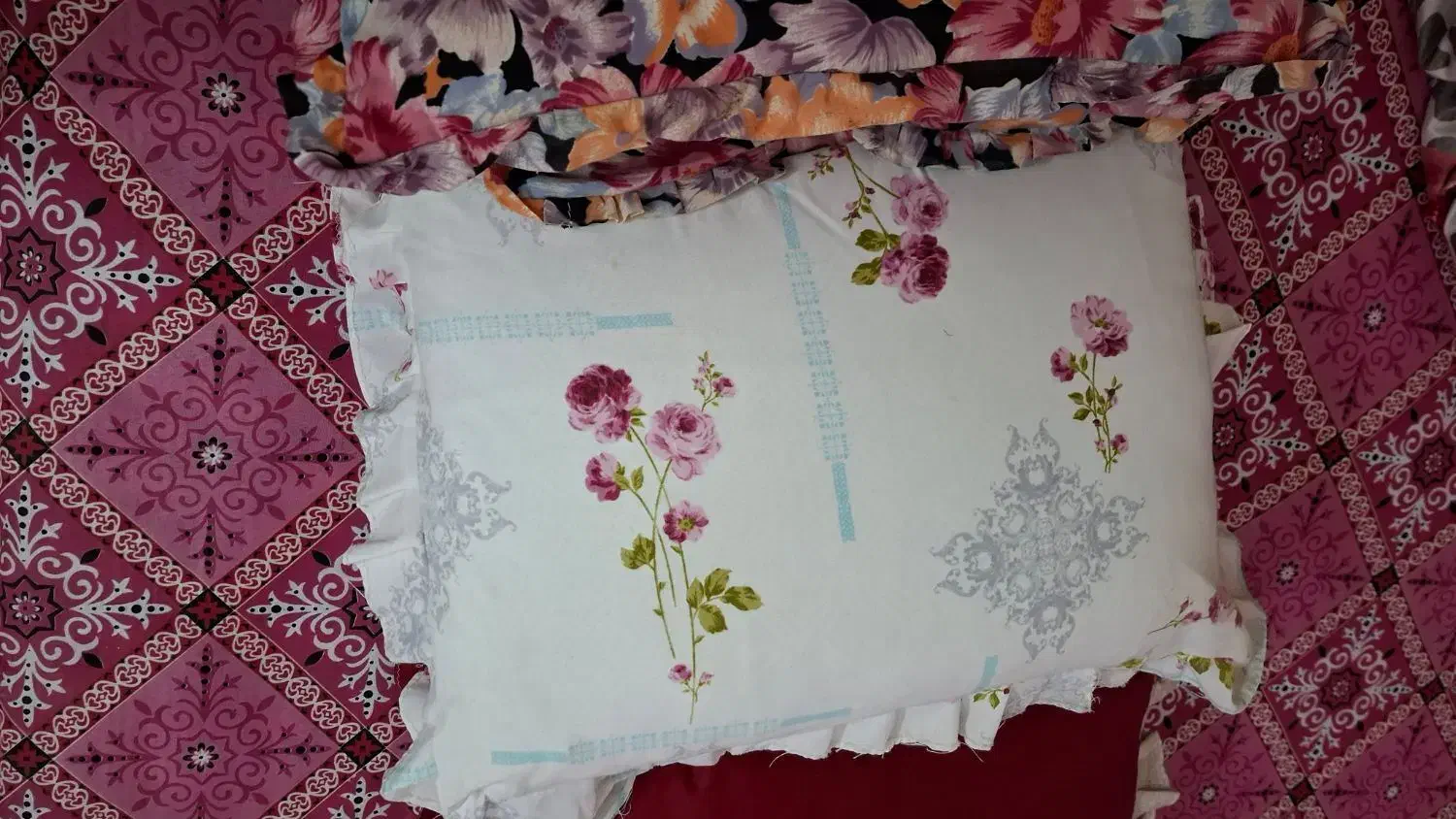 تشک روتختی بالش صندوقچه پشتی|رختخواب، بالش، پتو|رشت, پارک شهر|دیوار