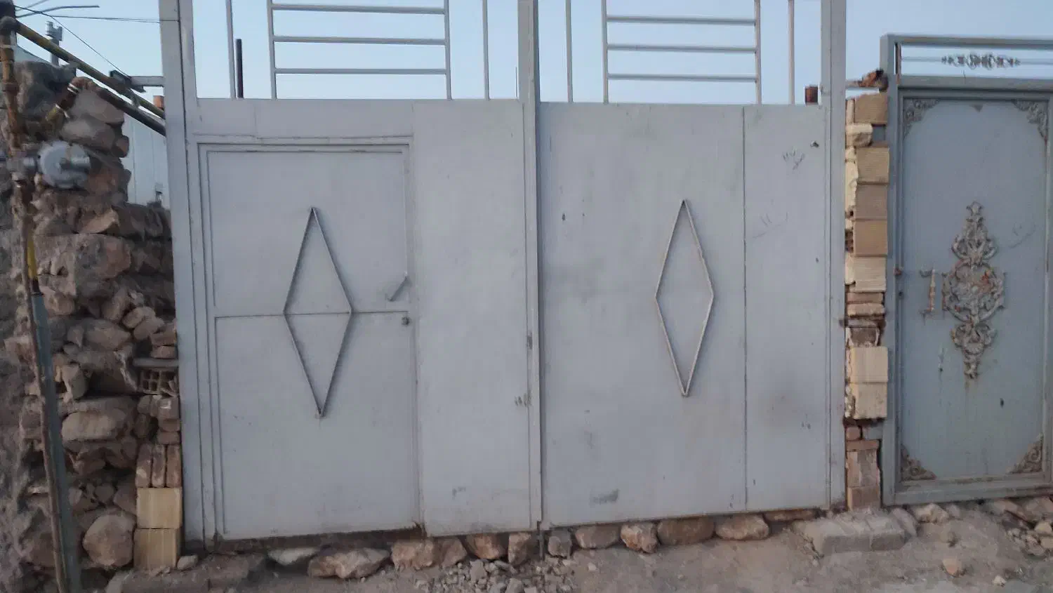 درب حیاط|مصالح و تجهیزات ساختمان|سوری, |دیوار