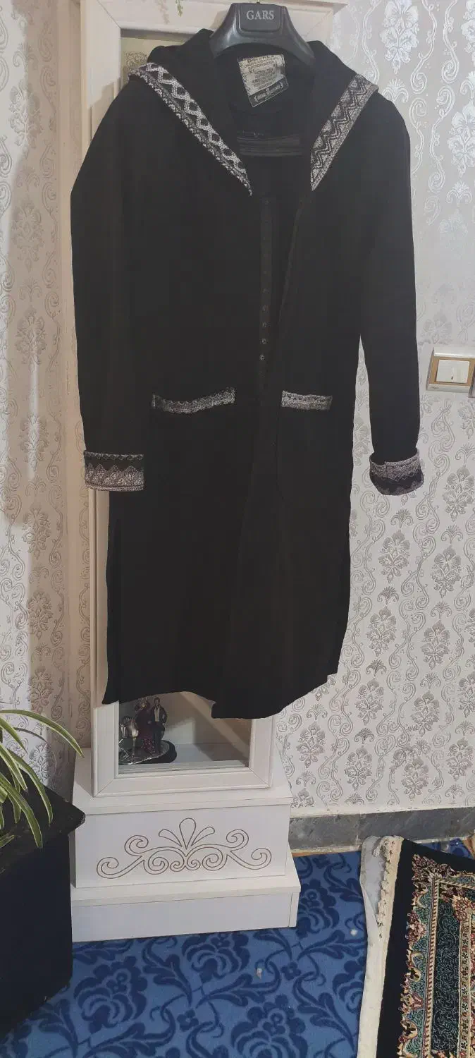 پالتو|لباس|بروجرد, |دیوار