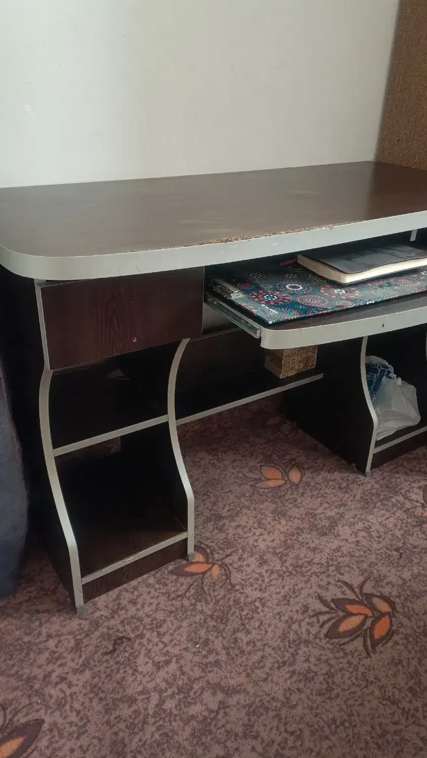 میز کامپیوتر یامیز پیشخوان|میز تحریر و کامپیوتر|هشتگرد, هشتگرد قدیم|دیوار