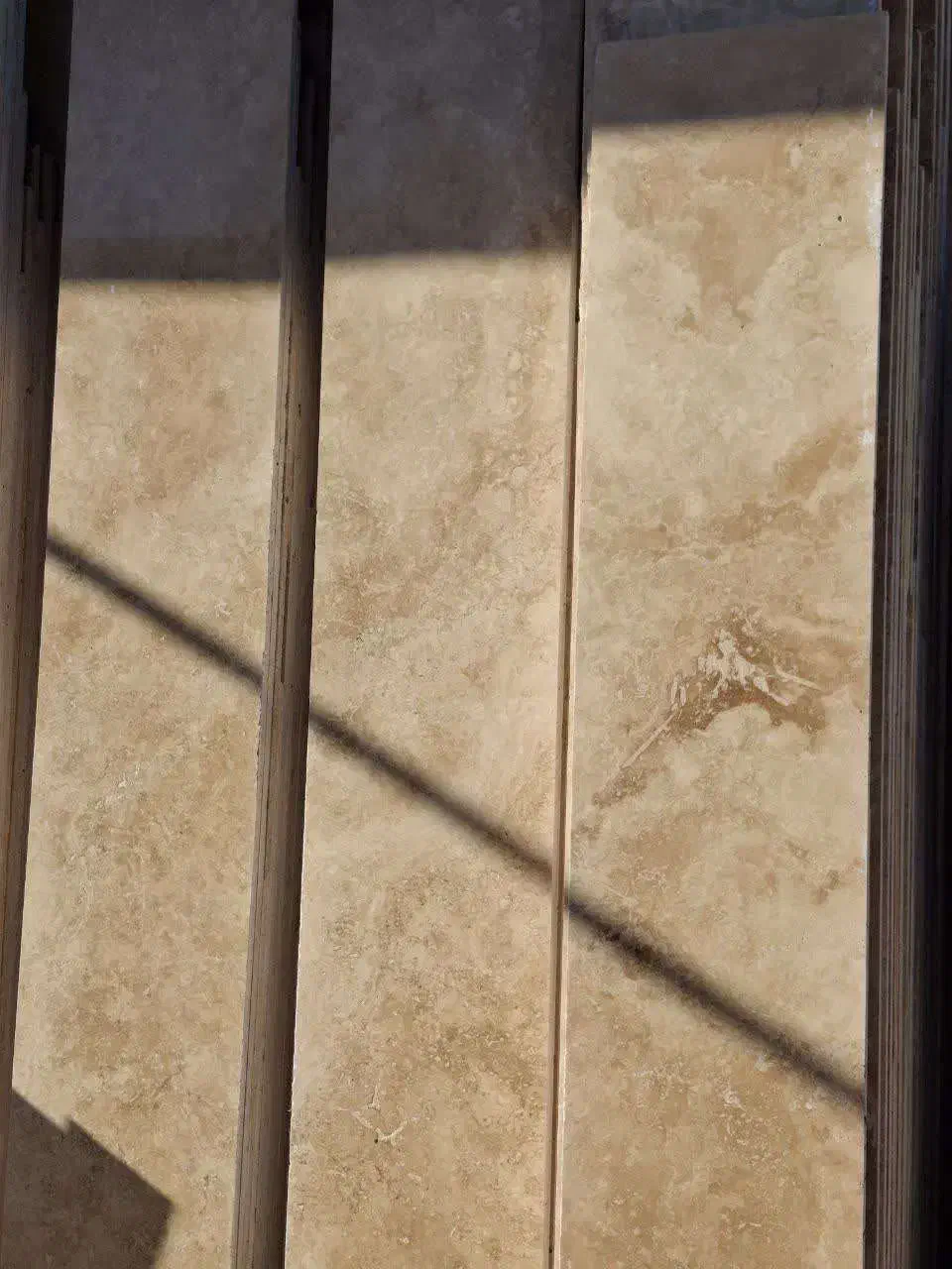 نمای روشن و شیک با تراورتن کرم عسلی لوشان شهرسنگ|مصالح و تجهیزات ساختمان|خمام, |دیوار