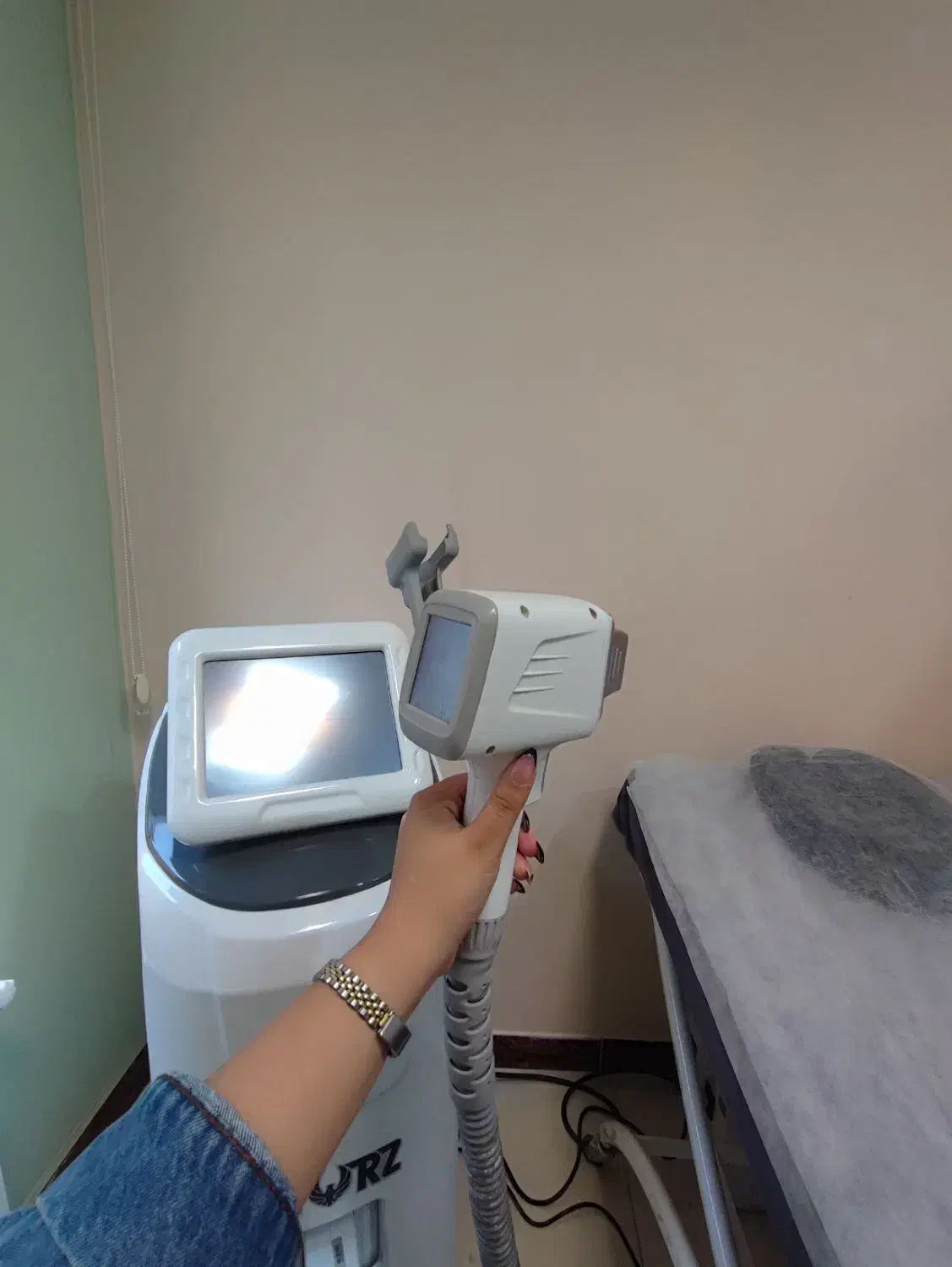 لیزر اشنایدر ۲۰۲۴ نتیجه واقعی در سه جلسه با تخفیف|خدمات آرایشگری و زیبایی|اردبیل, |دیوار