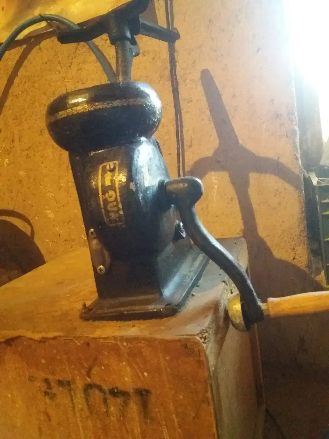 چرخ شیر|ماشین‌آلات صنعتی|آبکوه, |دیوار