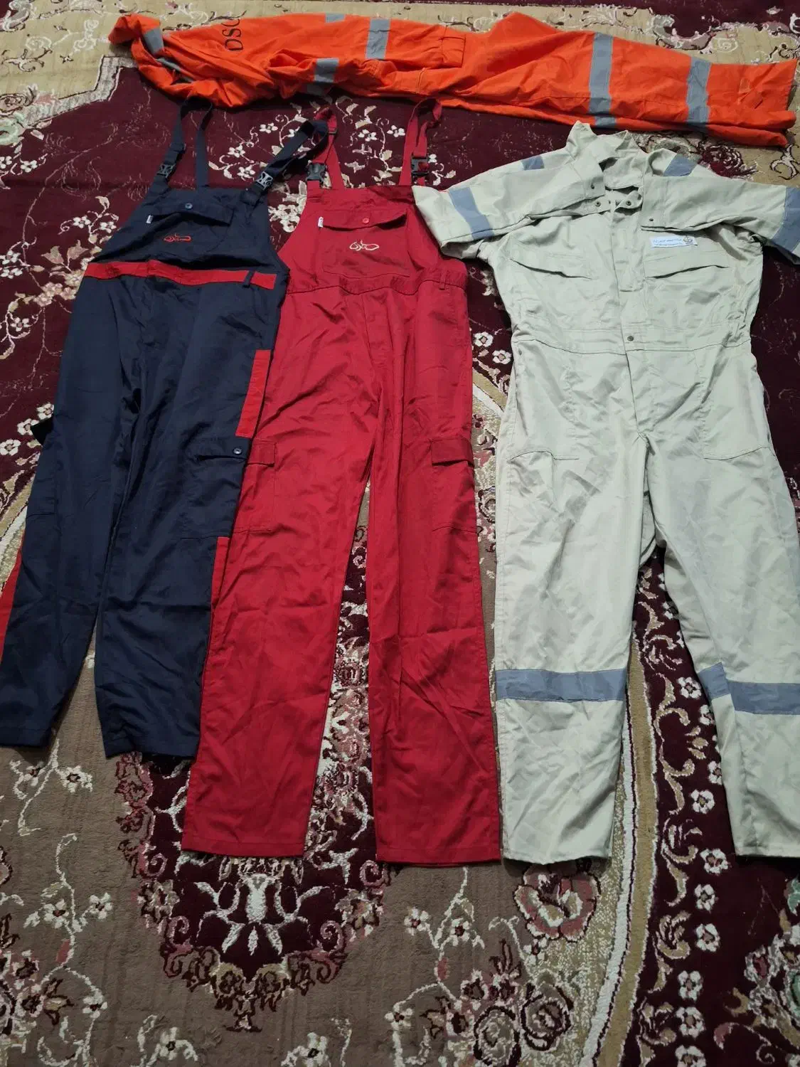 لباس کار|لباس|وحدتیه, |دیوار