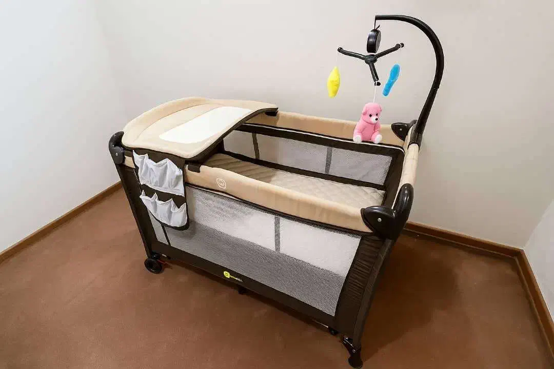 تخت پارک نوزادی|تخت و صندلی بچه|شاهین‌شهر, فردوسی|دیوار