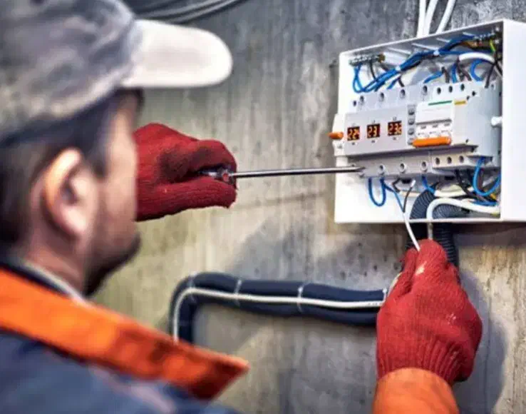 سیم کشی و برقکاری تضمینی و کمترین قیمت|خدمات پیشه و مهارت|ایرانشهر, |دیوار