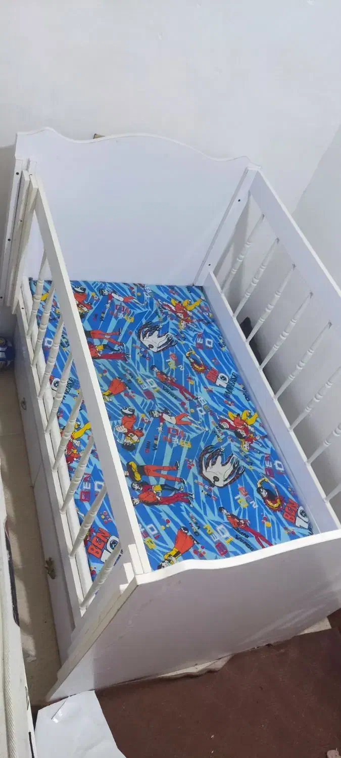 گهواره و تخت|تخت و صندلی بچه|رشت, پیرکلاچای|دیوار