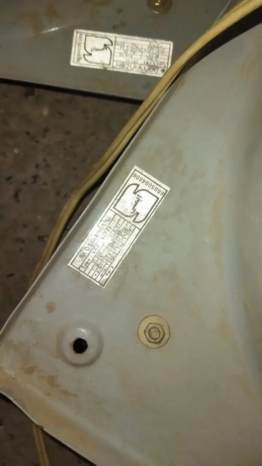 دوعددهواکش|پنکه و تصفیه‌کنندهٔ هوا|کهریزک, |دیوار