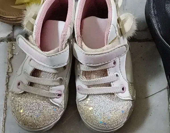 چند جفت کفش بچگانه و زنانه|کیف، کفش، کمربند|کرمانشاه, |دیوار