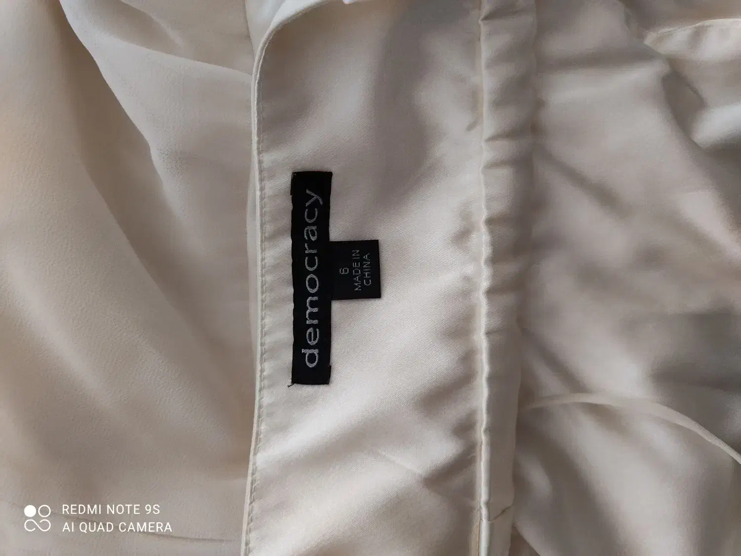 لباس مجلسی دخترانه|لباس|اندیشه, اندیشه فاز ۱|دیوار