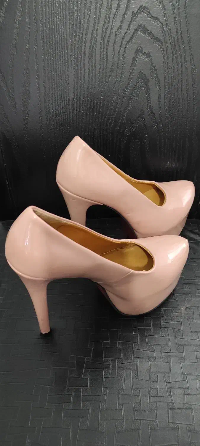 کفش ورنی اصل پاشنه ۱۶ سانتی سایر۴۰ نو|کیف، کفش، کمربند|پارسآباد, |دیوار