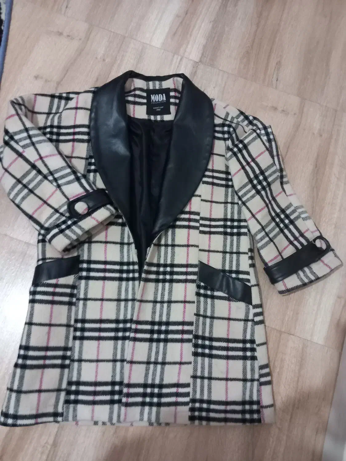 پالتو وبارانی|لباس|سلماس, |دیوار