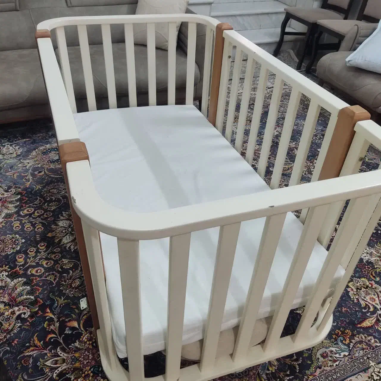 تخت بچه|تخت و صندلی بچه|قم, طلاب غیر ایرانی|دیوار